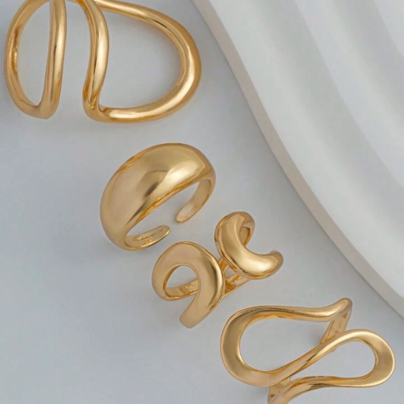 ‼️NEW IN‼️Elegant Gold 4pcs Ring Set+Gift Box 🎁 - Picture 2 of 4